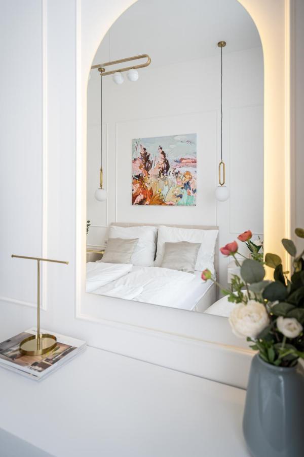E13 - Grand Boulevard Heritage Suite - Best Location By Bqa Budapest Esterno foto