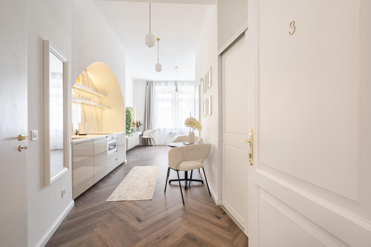 E13 - Grand Boulevard Heritage Suite - Best Location By Bqa Budapest Esterno foto