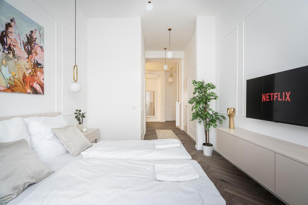E13 - Grand Boulevard Heritage Suite - Best Location By Bqa Budapest Esterno foto