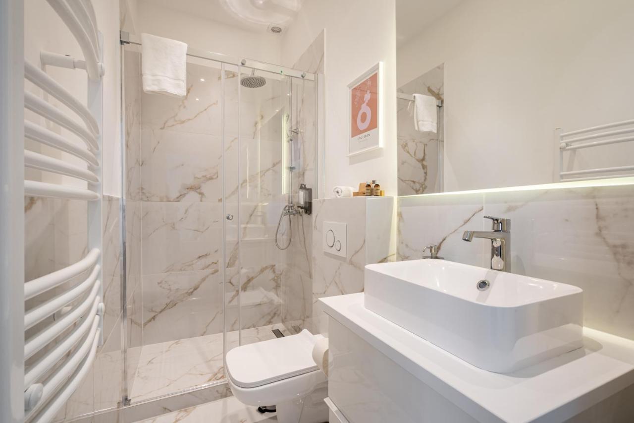 E13 - Grand Boulevard Heritage Suite - Best Location By Bqa Budapest Esterno foto