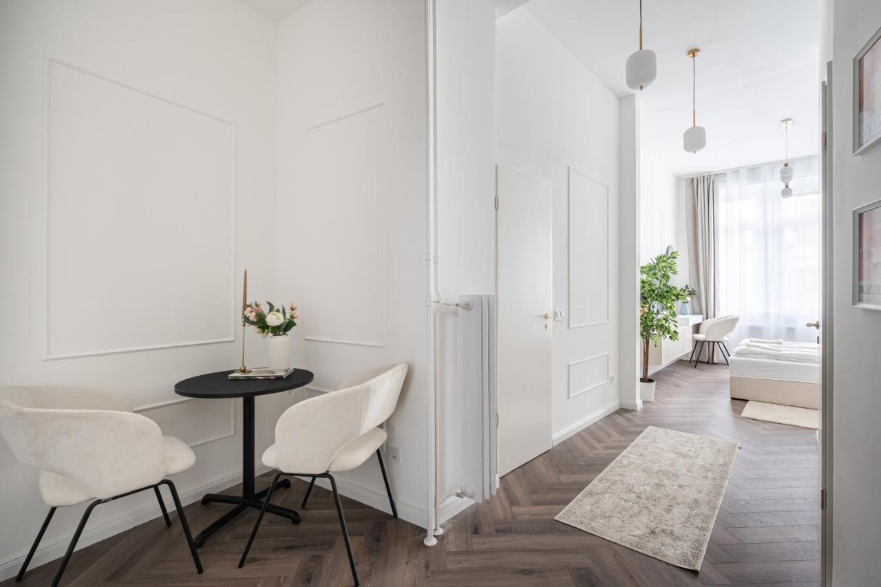 E13 - Grand Boulevard Heritage Suite - Best Location By Bqa Budapest Esterno foto
