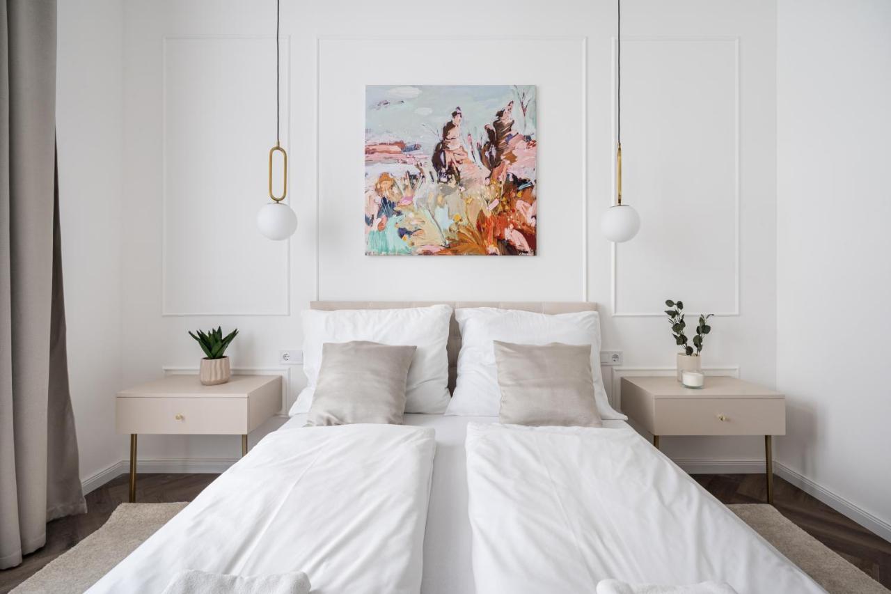 E13 - Grand Boulevard Heritage Suite - Best Location By Bqa Budapest Esterno foto