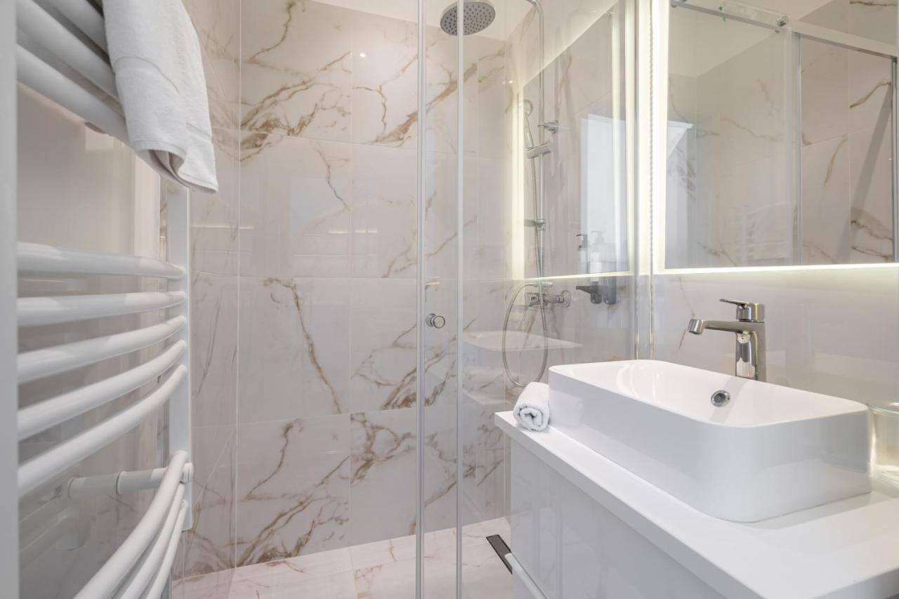 E13 - Grand Boulevard Heritage Suite - Best Location By Bqa Budapest Esterno foto